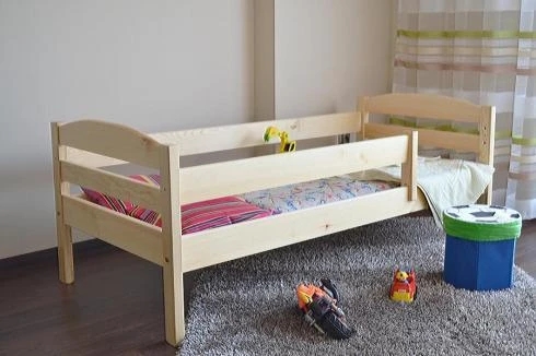 ANNA dětská postel s roštem a zábranou z masivního dřeva
